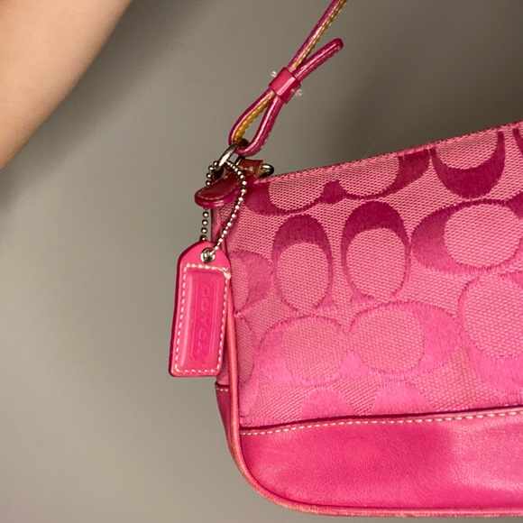 SOLD 💖 Vintage Y2K Barbie Coach Demi Purse in Pink 💖 - Picture 8 of 10